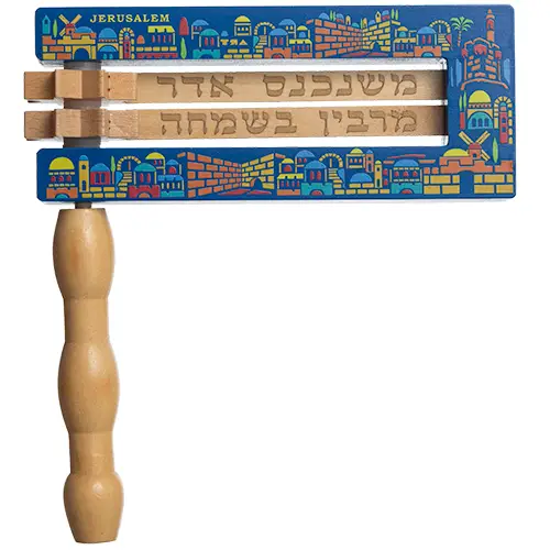 רעשן גדול מעץ רקע כחול וטבעי, ידית בגוון טבעי 